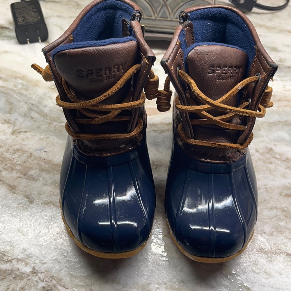 Sperry duck boot toddler size 9